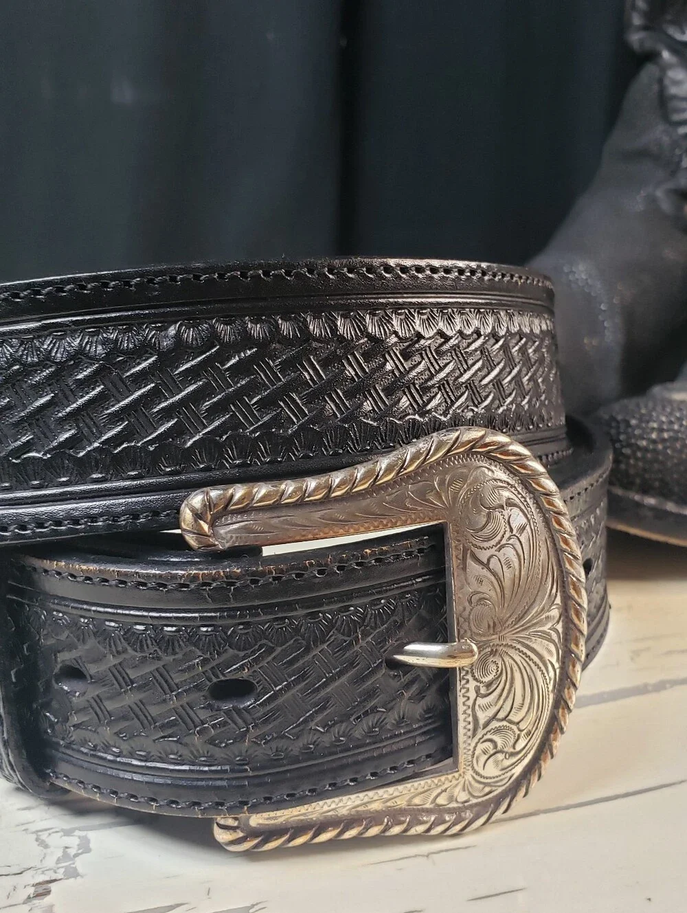 Tony Lama Cowboy Style Leather Belt style 77303 in Black - size 40